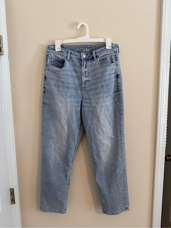 American Eagle Outfitters Denim - American Eagle Outfitters Light Wash Mom Straight Jeans Women’s 10 Short